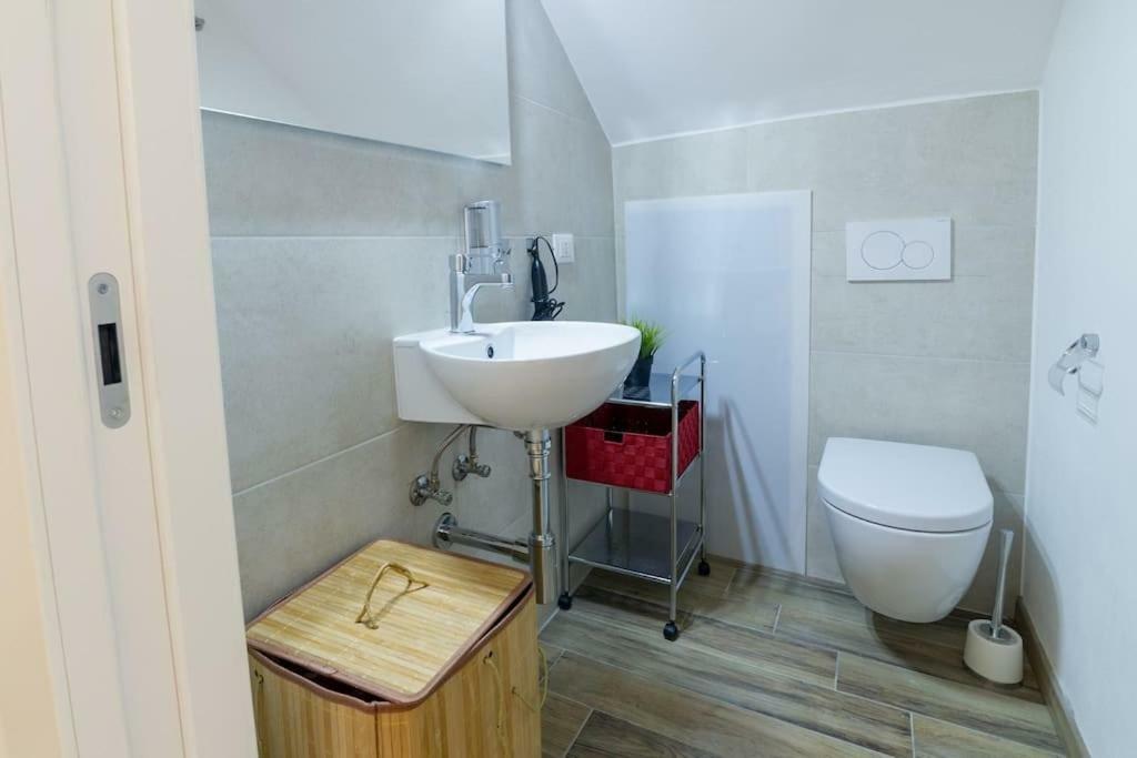 Appartamento Miniloft Rosso · Mini-Loft Sanremo Centro. Wifi&Aria condizionata Esterno foto